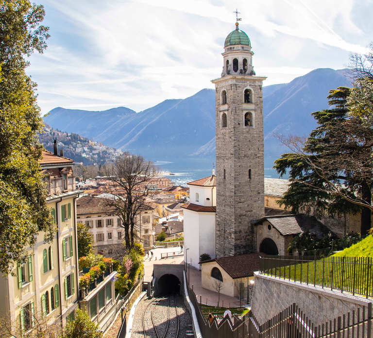 Lugano: Express Walk with a Local in 60 minutes