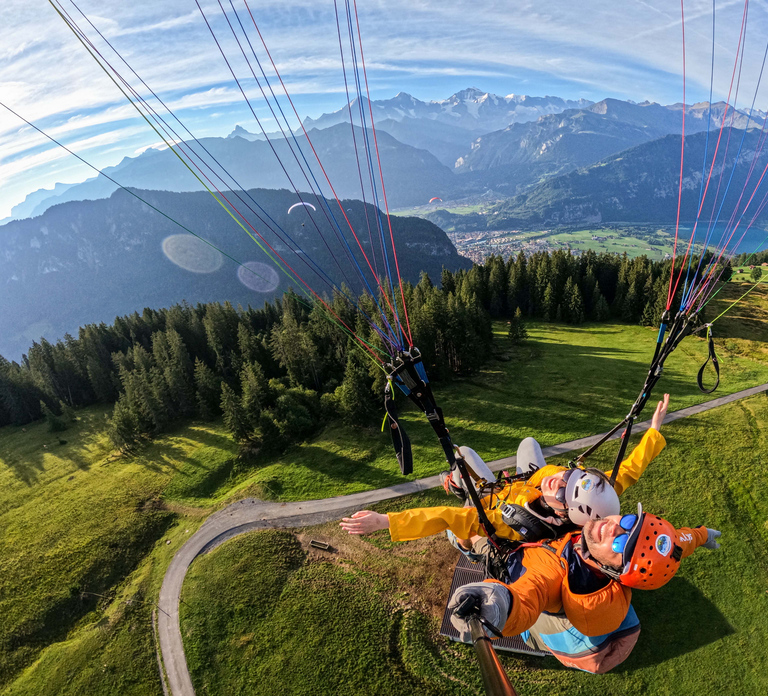 Interlaken: Tandem Paragliding Flight with Pilot - HolidaySG