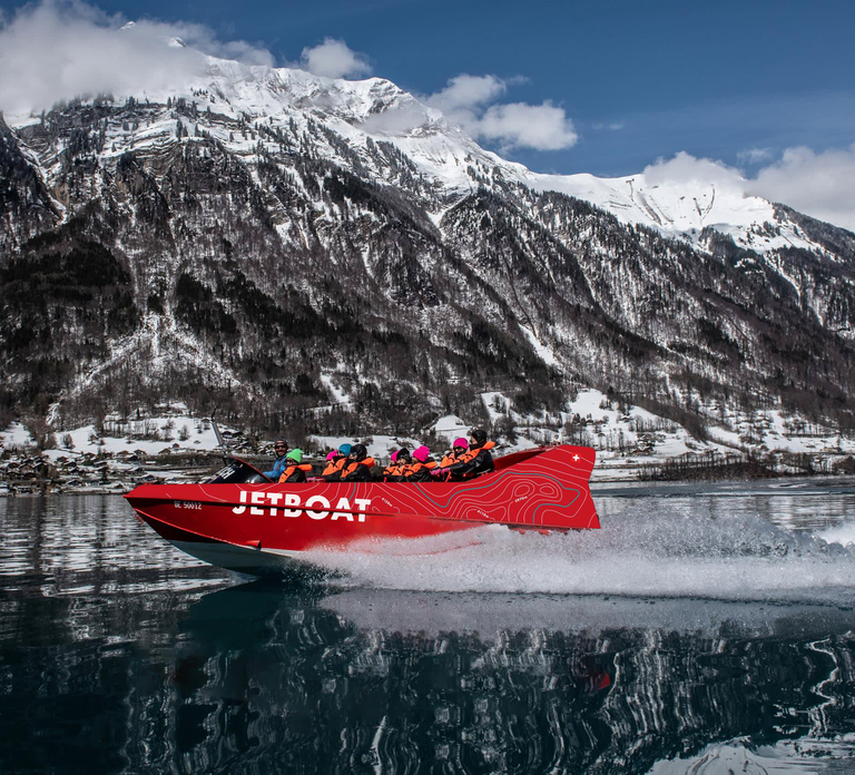 Interlaken: Winter Jetboat Ride on Lake Brienz