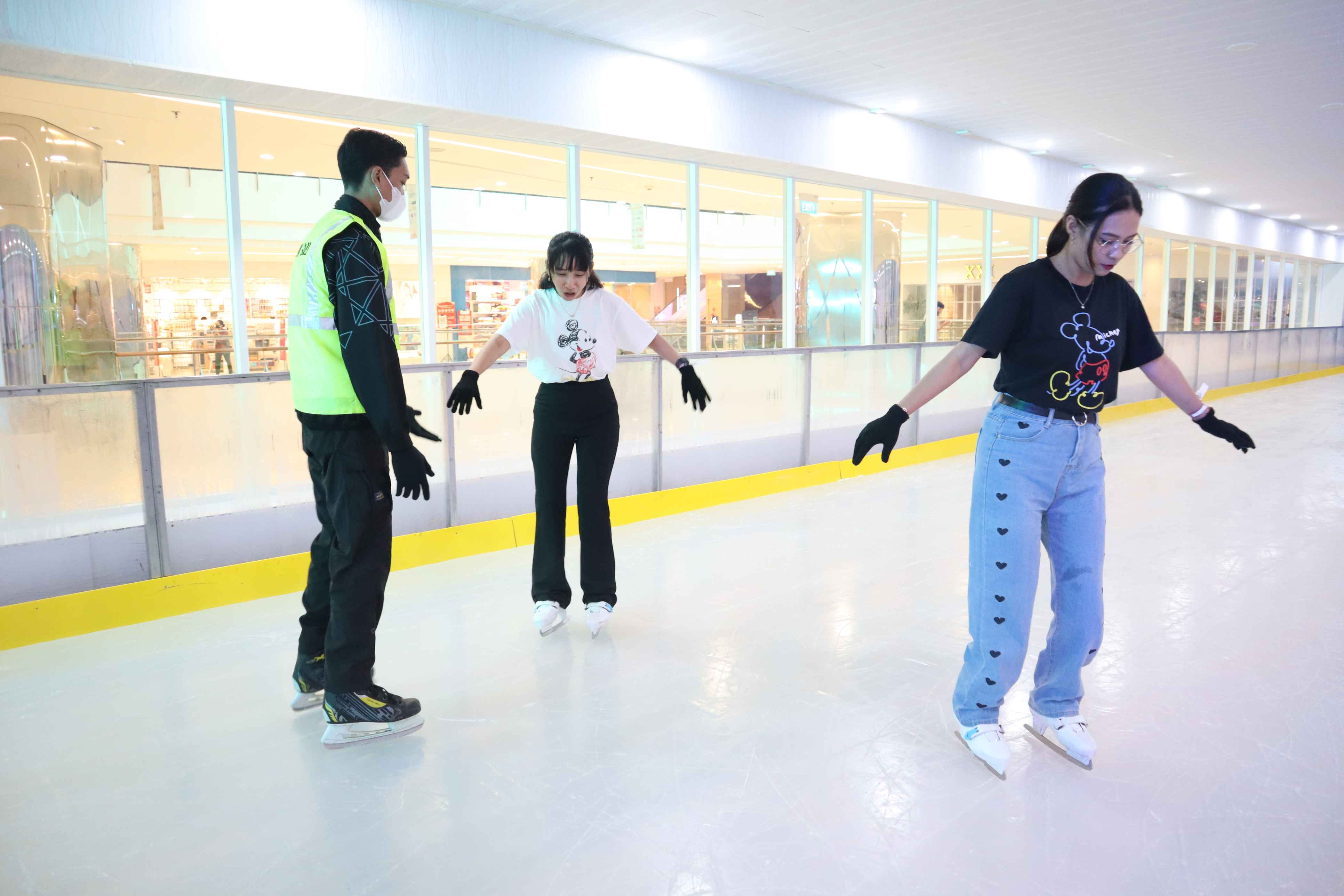 Tentrem On Ice - HolidaySG