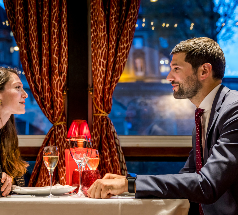 Paris: Seine River Cruise with 3-Course Dinner & Live Music