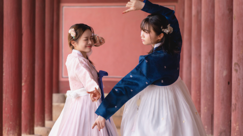 Seoul travel photography in South Korea[Pear Blossom Studio Outdoor Portrait Photography]