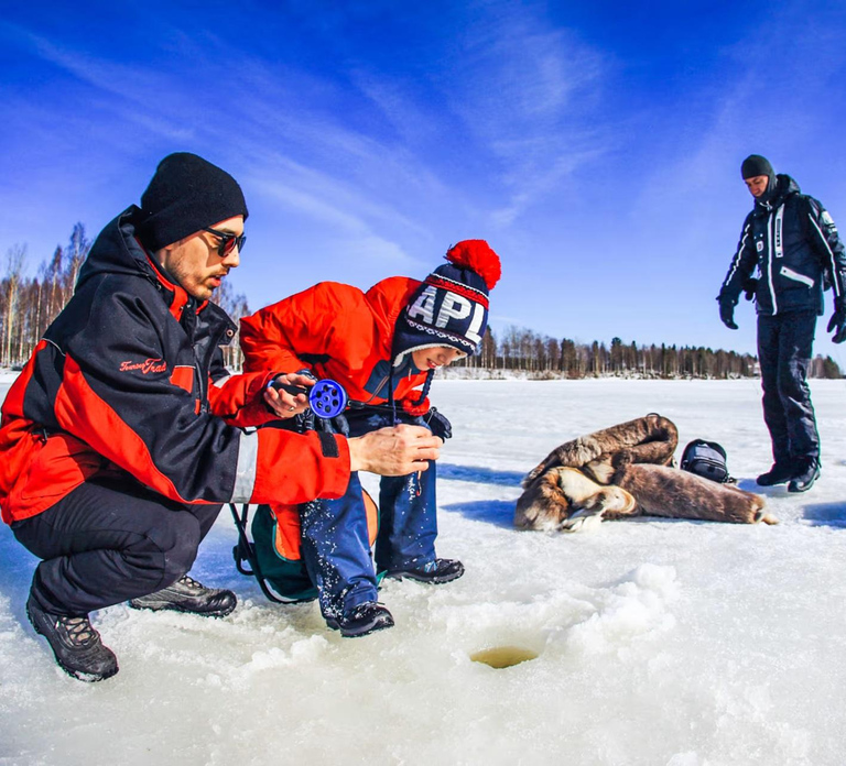 Snowshoe Trip for Ice Fishing in Saariselka