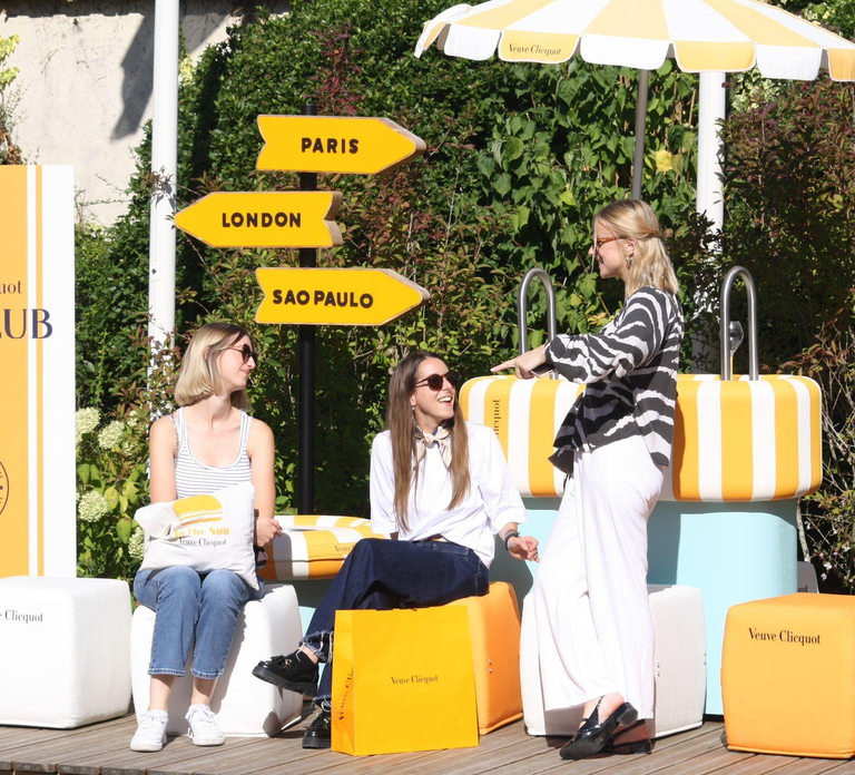 Reims: Veuve Clicquot and Family-Run Winery Day Tour & Lunch