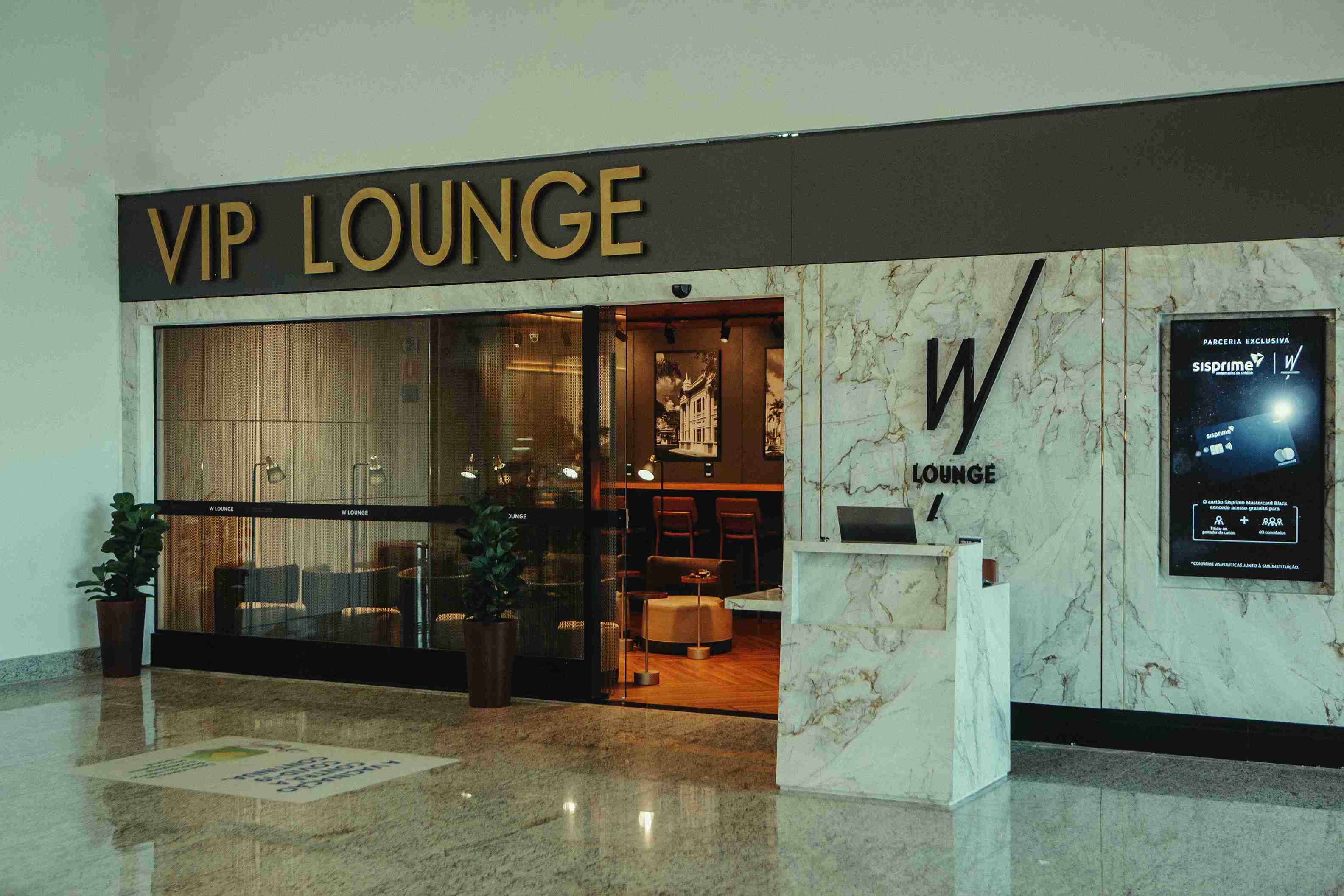 W Lounge Uberlândia Cesar Bombonato Airport - HolidaySG