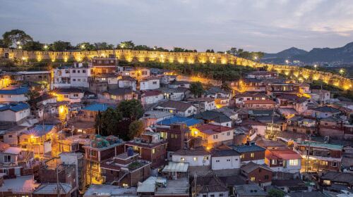 Seoul Night Tour: Changgyeonggung Palace, Gwangjang Market, and Naksan Park Day Tours
