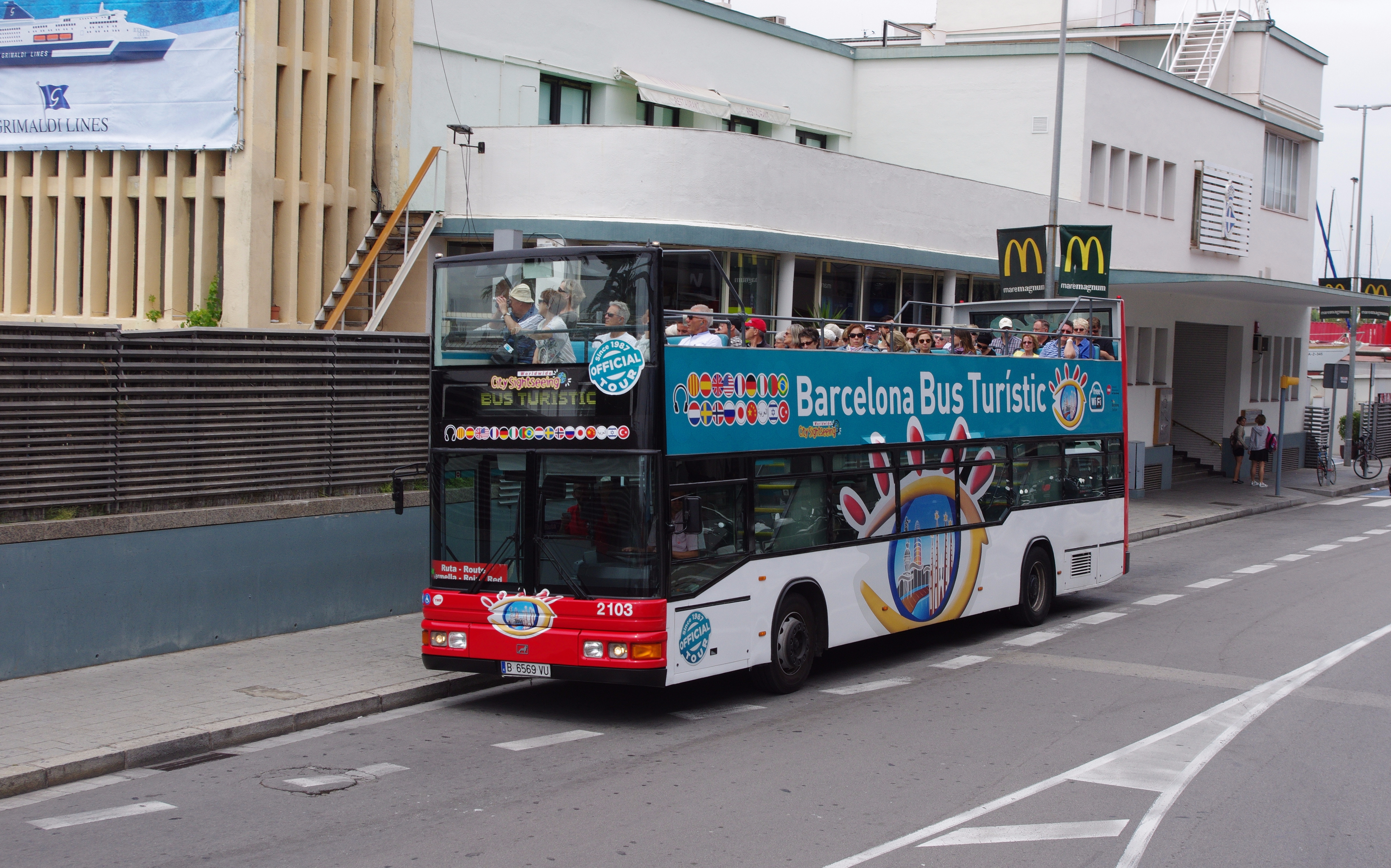 Barcelona Bus Turistic: 1 or 2 Day Hop-On-Hop-Off Tour