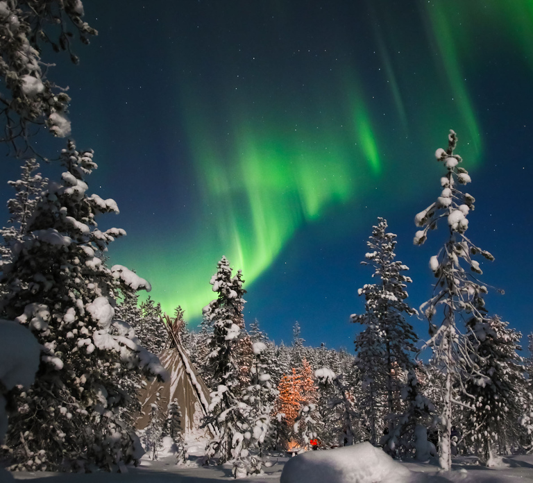 Saariselkä: Northern Lights Hunting Snowshoe Trip