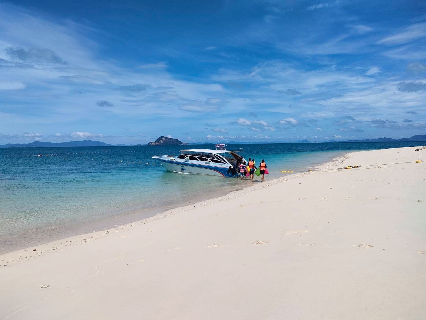 Phi Phi Island Day Trip Speedboat Tour include Transfer - HolidaySG