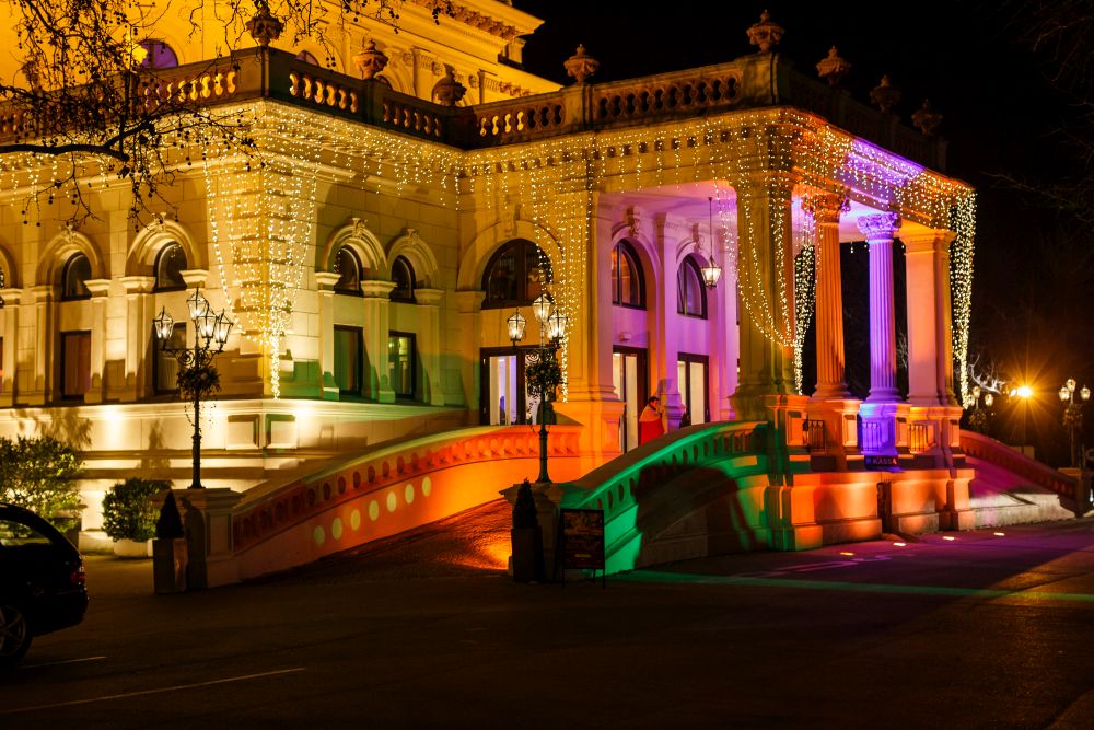 Old Stock Exchange Palace: Mozart and Johann Strauss Concert with Ballet