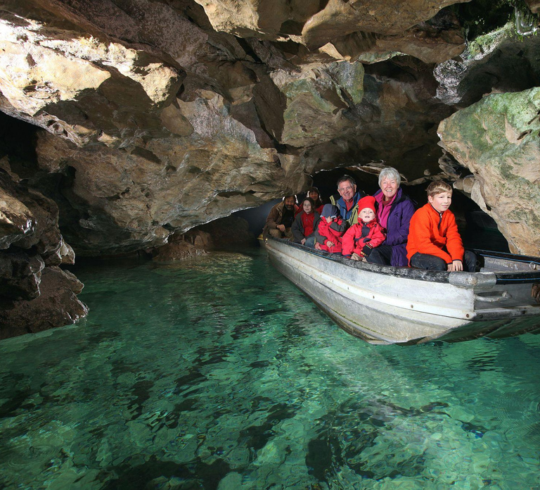 Swabian Jura: Entering the Wimsen Cave by boat