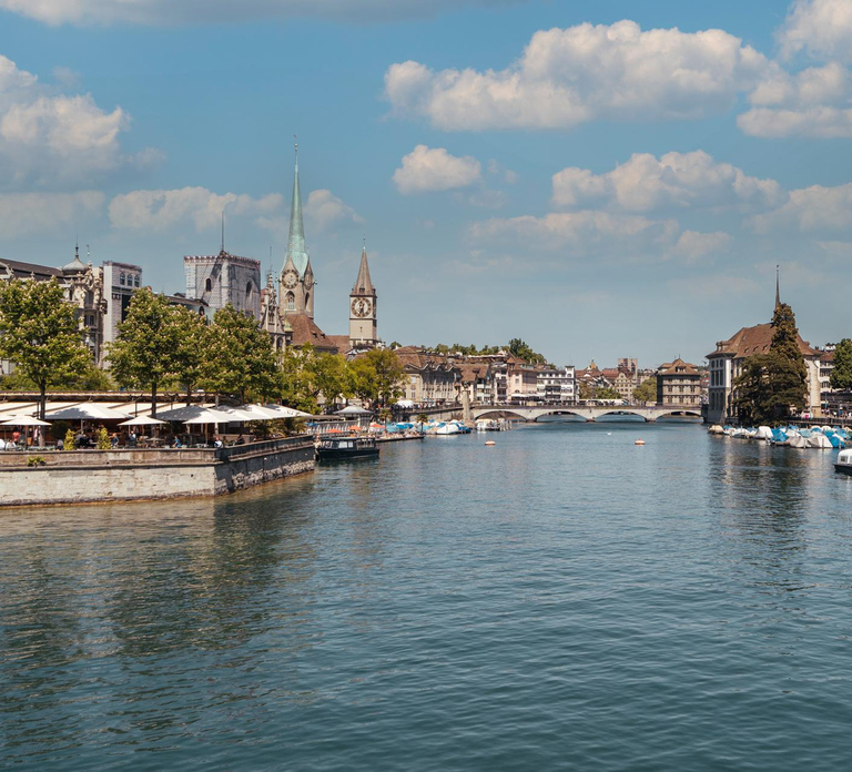 Zurich: 360° City Walk Tour Including Hidden Spots