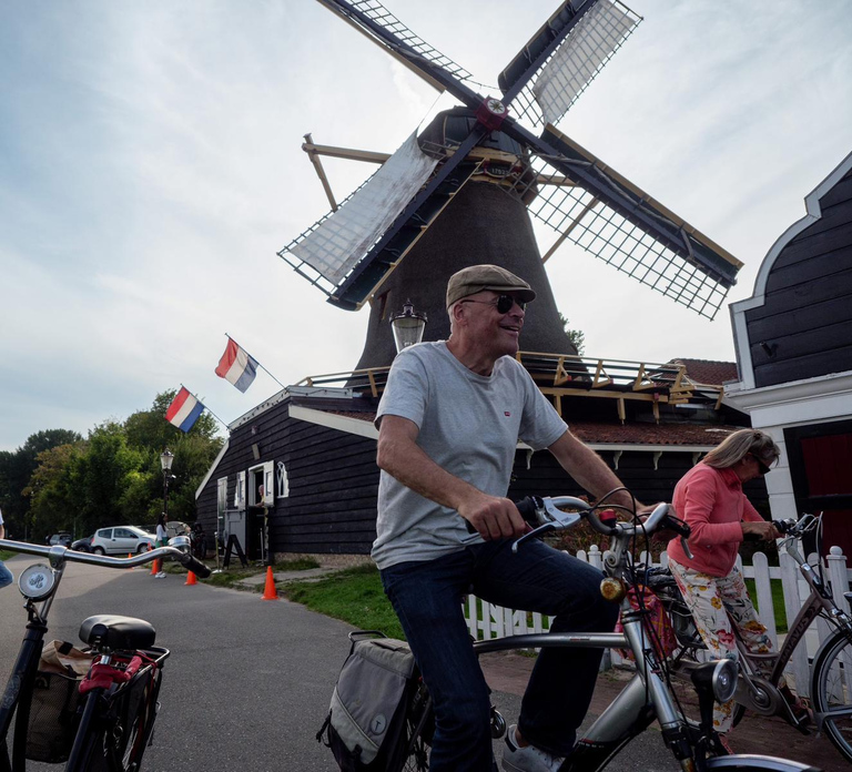 Amsterdam: Leisurely Windmill & Countryside Bike Ride