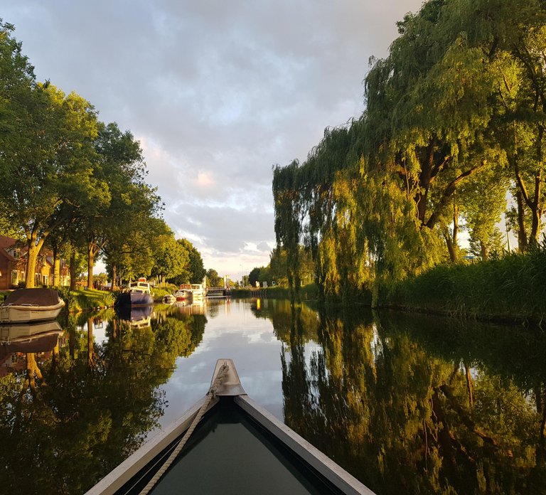 Whisperboat rental in beautiful area close to Amsterdam