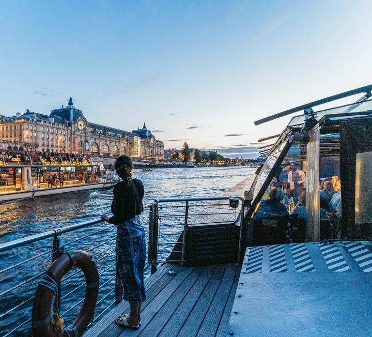 Paris: 3-Course-Dinner Cruise on the Seine with live music