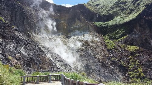 Small-Group: Beitou and Yangmingshan Day Tour from Taipei