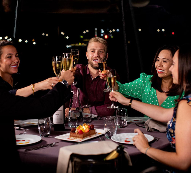 Paris: Seine Cruise in Paris with 5-Course Christmas Dinner
