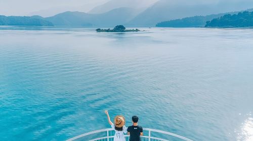 Taiwan bus tour- Sun Moon Lake one-day tour[shared transportation, 2 people required] Day Tours