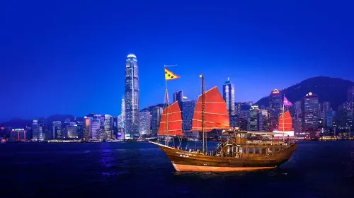 Aqua Luna Cruise in Hong Kong