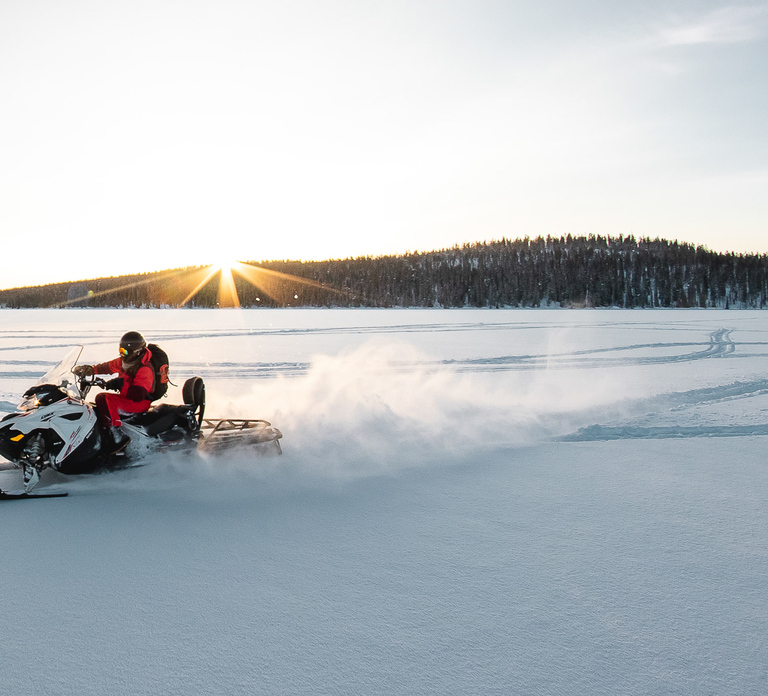 Rovaniemi: Full-Day Snowmobile Safari into the Wilderness