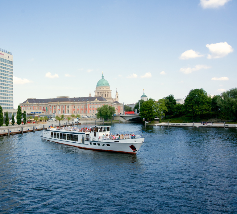 Potsdam: Palace Tour by Boat
