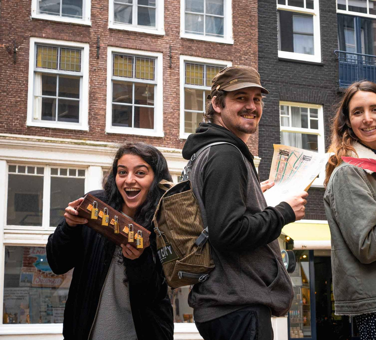 Amsterdam: Treasure Hunt Walking Tour "A Secret Sender"