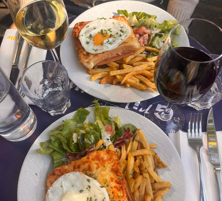 Paris Le Marais: Traditional Food Tour with Full Meal