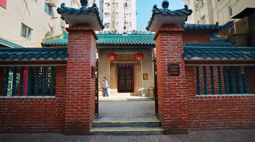 Hong Kong Michelin-starred (Tim Ho Wan Dim Sum) + Sham Shui Po + Victoria Harbour Water Taxi one-day tour Day Tours