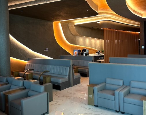 Salon Iquique Diego Aracena Airport - HolidaySG