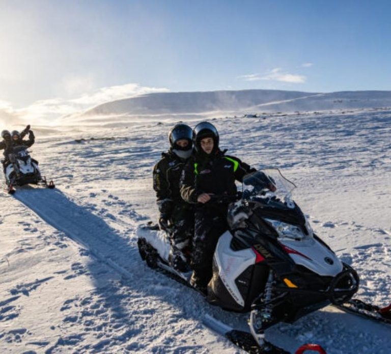 Kilpisjärvi: Snowmobile Tour Tundra Adventure