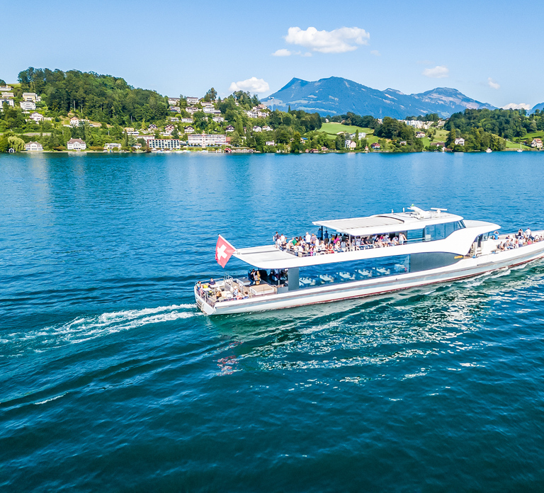 Lucerne: Saphir H₂ Panorama Yacht 1-hour Cruise