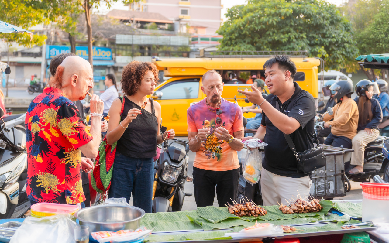 Chiang Mai After Dark: Golden-lit Temples & Lanna Food Trail