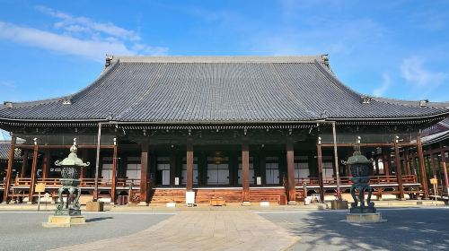 Kyoto: Nishi Honganji, Higashi Honganji, and Ginkakuji Tour