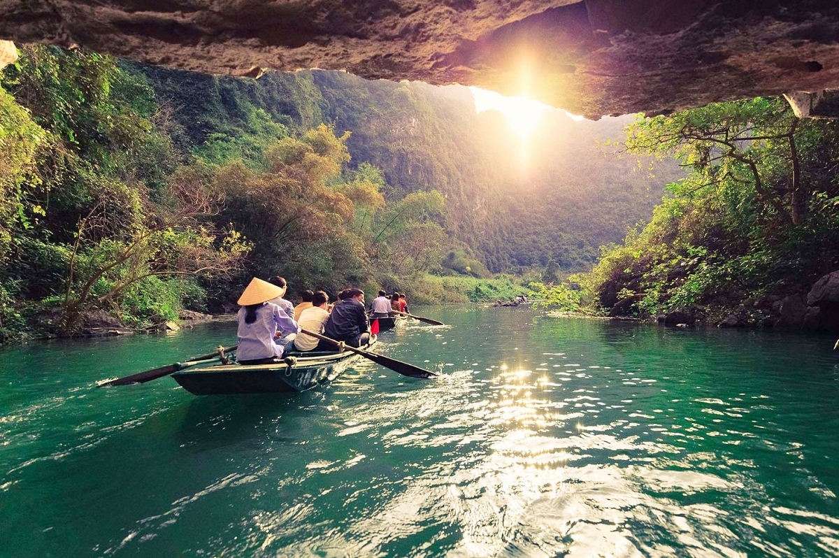 Trang An Boat, Bai Dinh Pagoda And Mua Cave - HolidaySG
