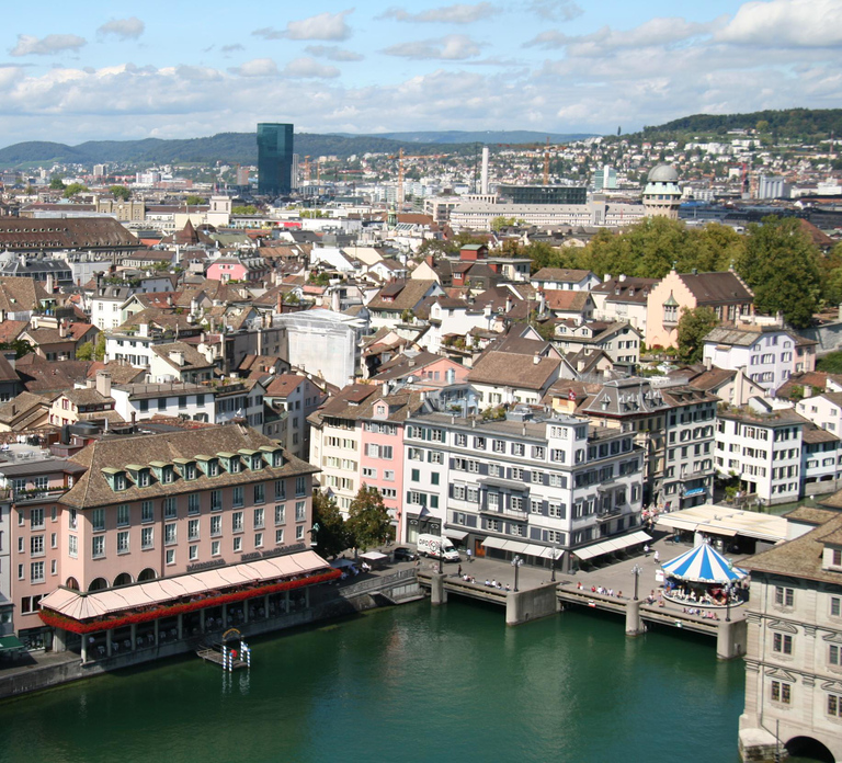 Zurich: Private Walking Tour with a Tour Guide