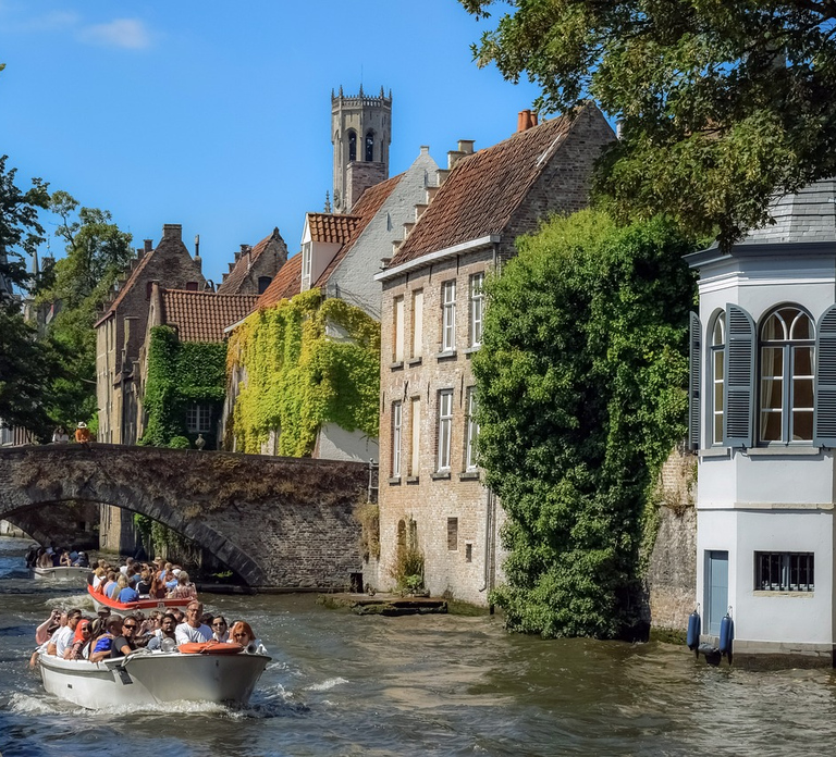 Bruges: Guided Tour & Boat Ride with Optional Beer Tasting