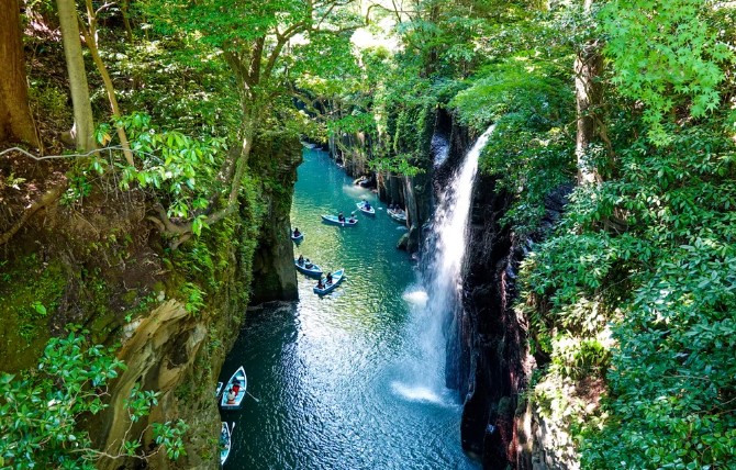 Takachiho Gorge & Aso Volcano Kusasenri Day Tour (with Boating)