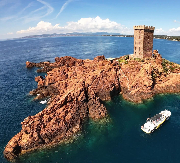 Fréjus : Esterel Calanques Cruise (Comfort Boat) + Swim Stop