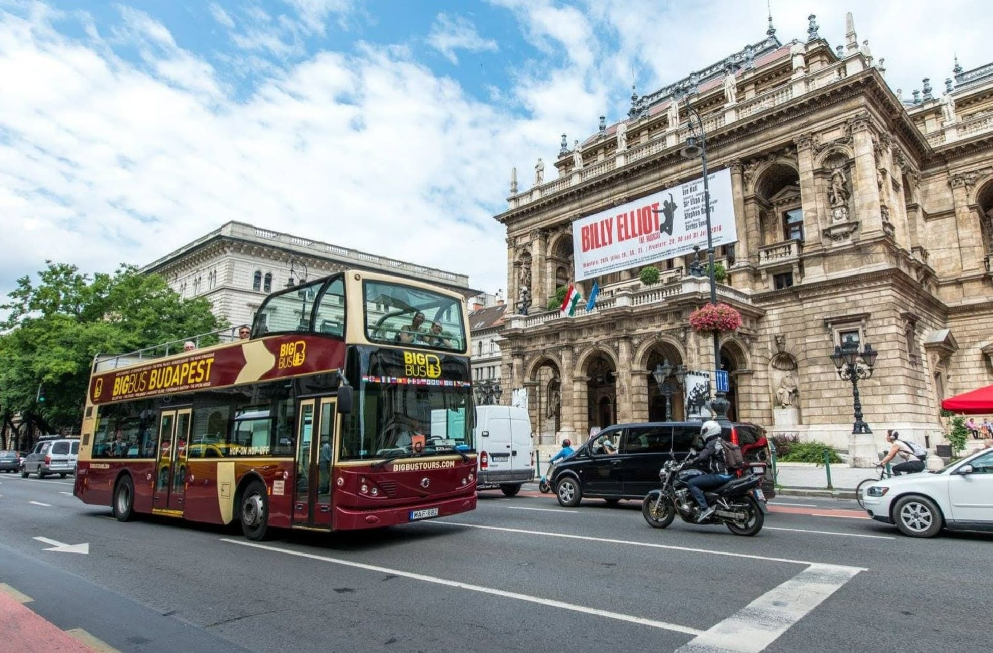 Big Bus Budapest Hop-on, Hop-off Sightseeing Tour