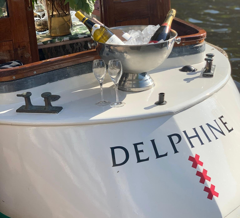 Amsterdam: Private Dinner Cruise with Guide and Wine