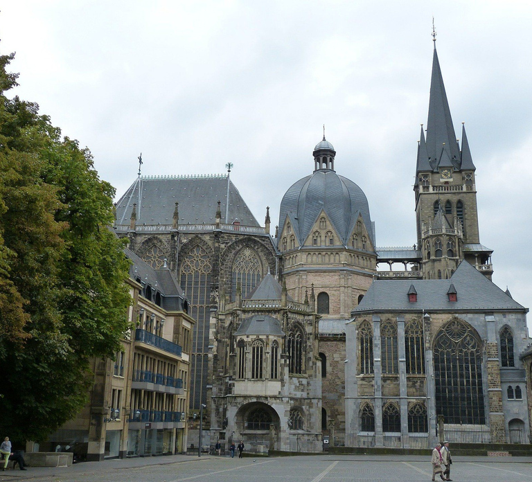 Aachen: Private Walking Tour With A Professional Guide