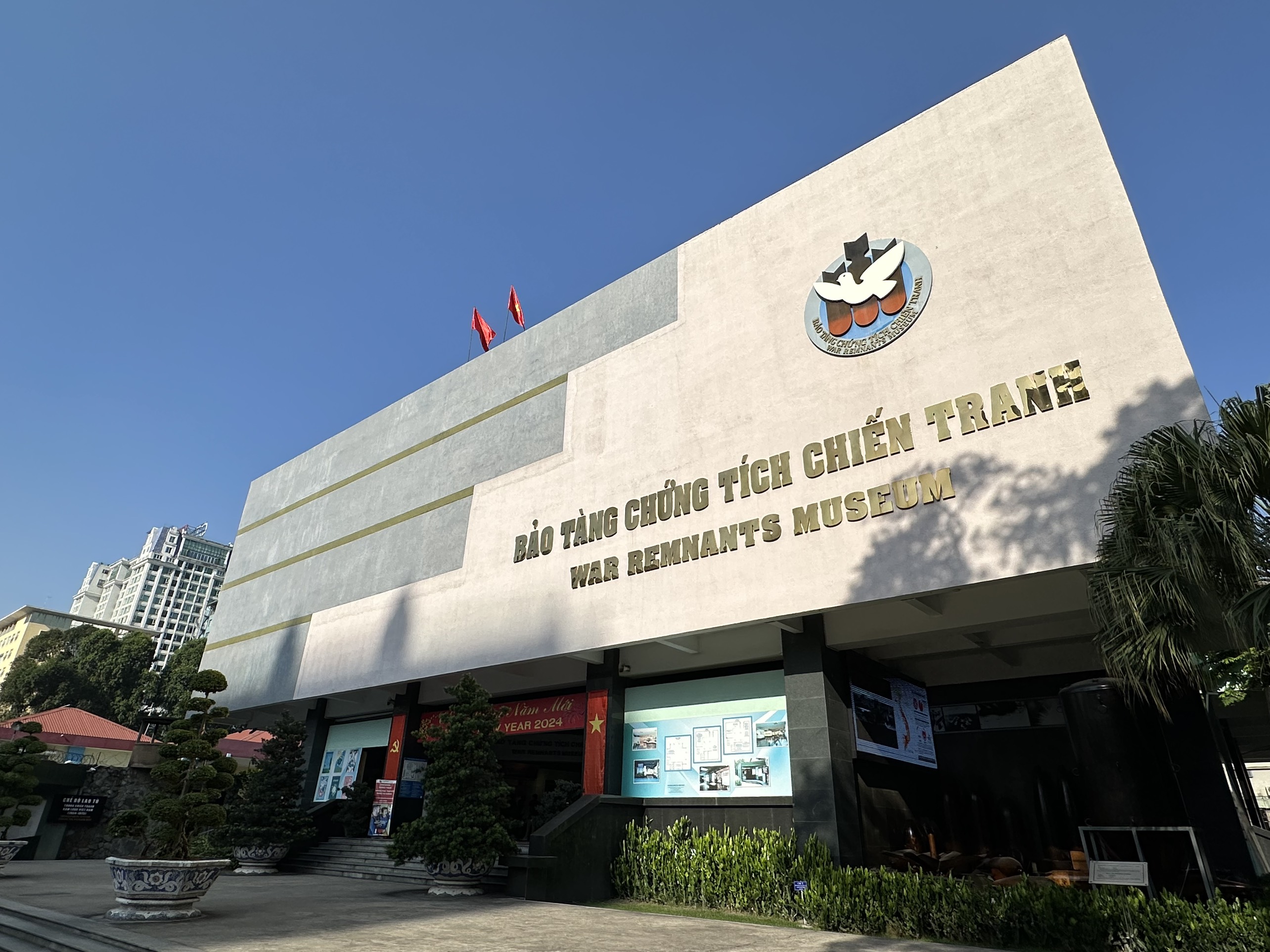War Remnants Museum and Independence Palace Walking Tour - HolidaySG