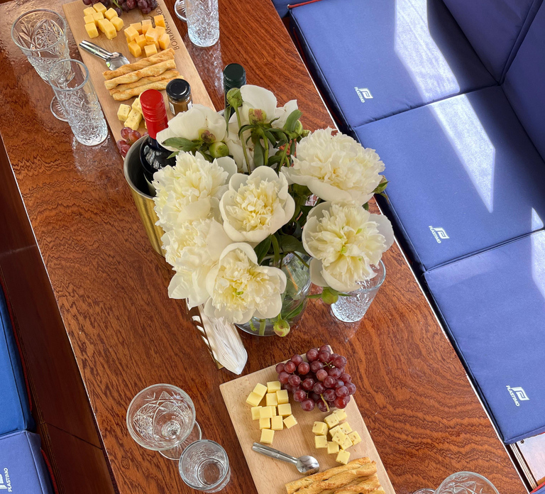 Amsterdam: Luxury Cheese & Wine Canal Cruise