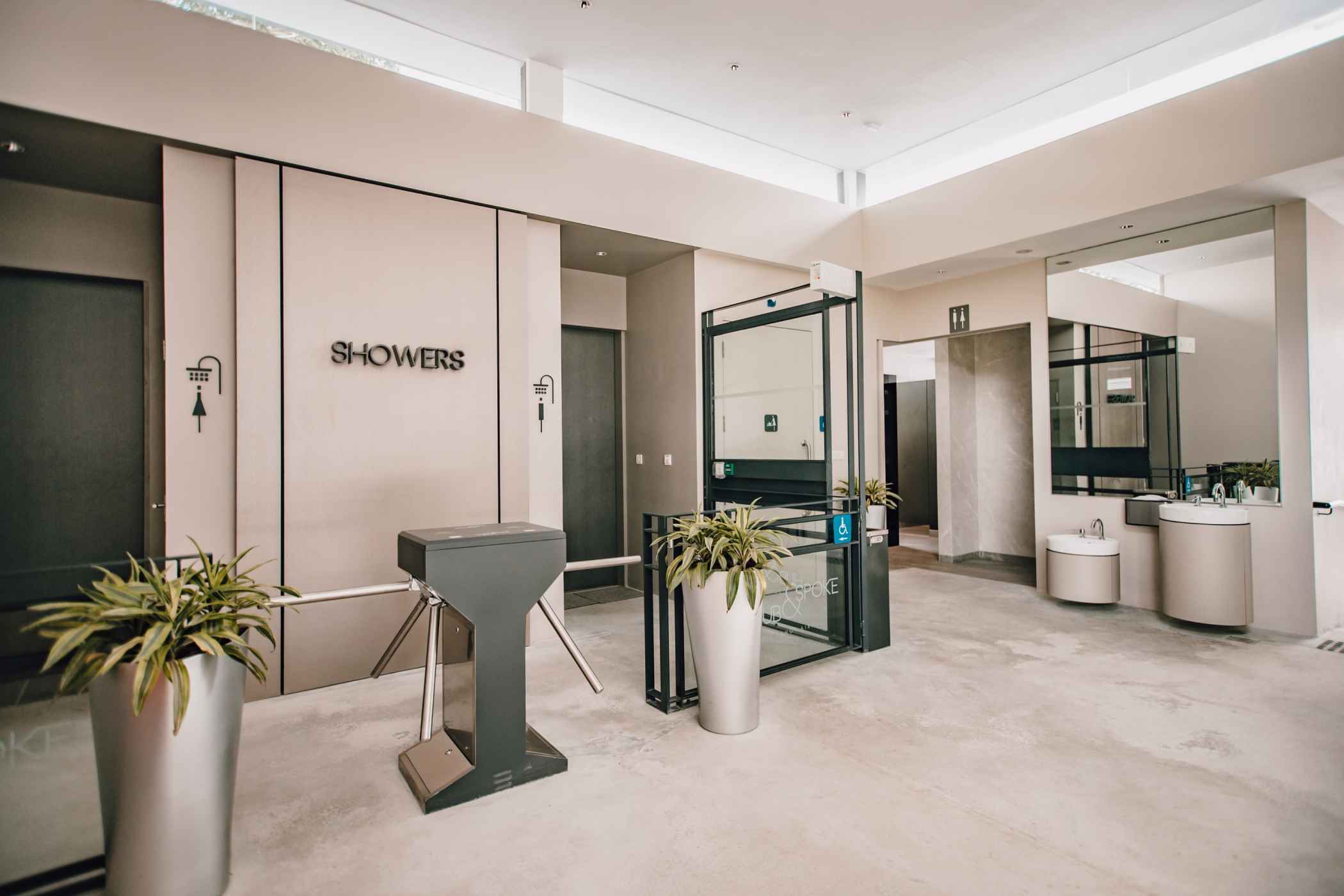 Pay-Per-Use Showers at Hub & Spoke Changi Airport (Public Area) - HolidaySG
