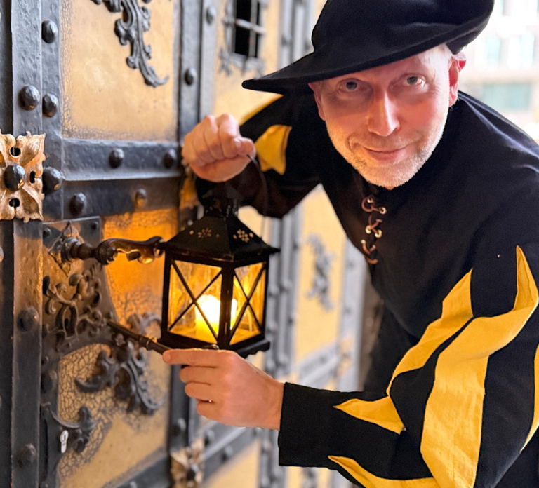 Munich: Night Watchman Tour for Kids (6 - 12 years) - 75 min