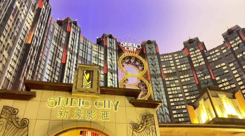 Studio City Macau Ferris Wheel Ticket – Figure-8 Golden Reel - HolidaySG