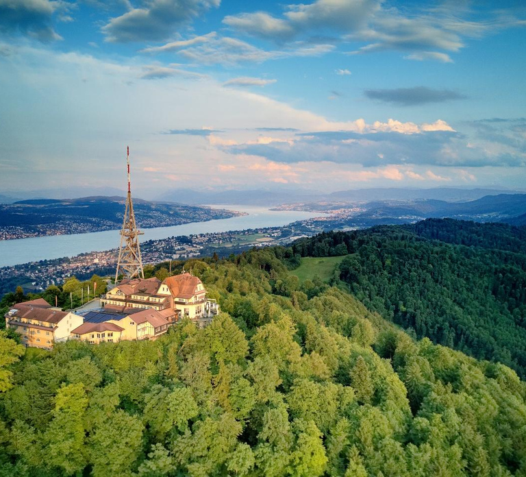 Zurich: Audio Guided City Tour and Train to “Top of Zurich”