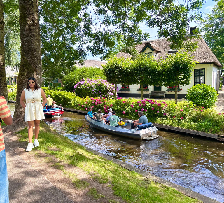 From Amsterdam: Giethoorn Day Trip with Canal & Village Tour