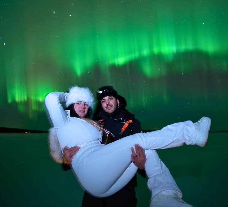 Rovaniemi: Private Northern Lights Tour VIP Van