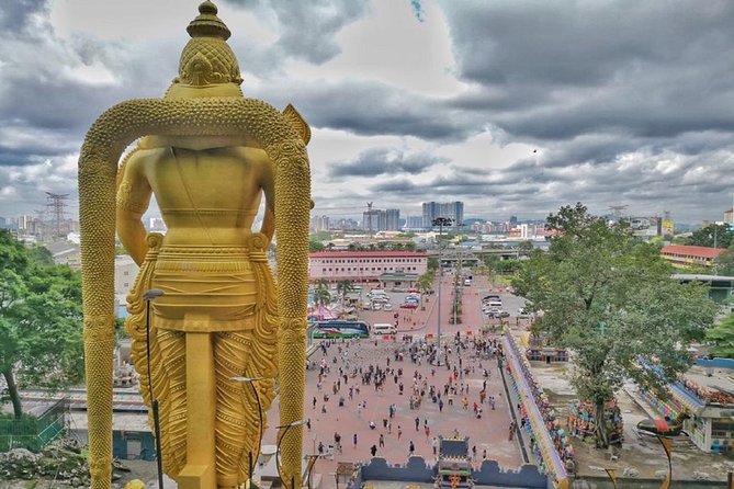 Private Batu Caves, National Mosque & Religious Tour with Bana Leaf Lunch - HolidaySG